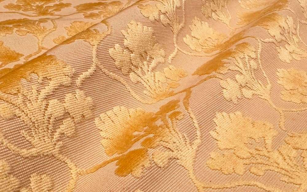 Velluto_tagliato_casa_bianca_giallo_oro_dettaglio Velluto_tagliato_casa_bianca_giallo_oro_dettaglio|Tessitura Bevilacqua