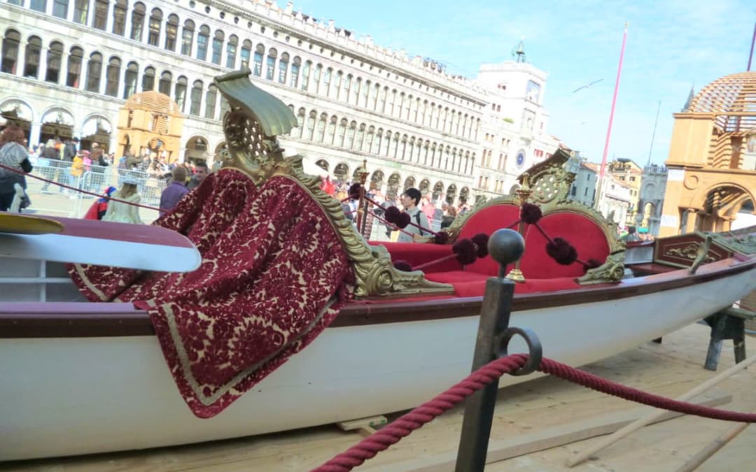 Gondola-Dogaressa-con-velluti-veneziani | Tessitura Bevilacqua Gondola-Dogaressa-con-velluti-veneziani | Tessitura Bevilacqua