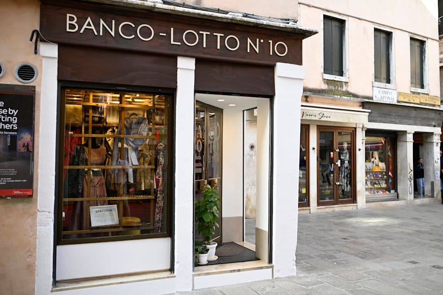 bancolotto n 10 Andrea Pattaro - esternosm Cuscino in velluto capri colore giada | Tessitura Bevilacqua